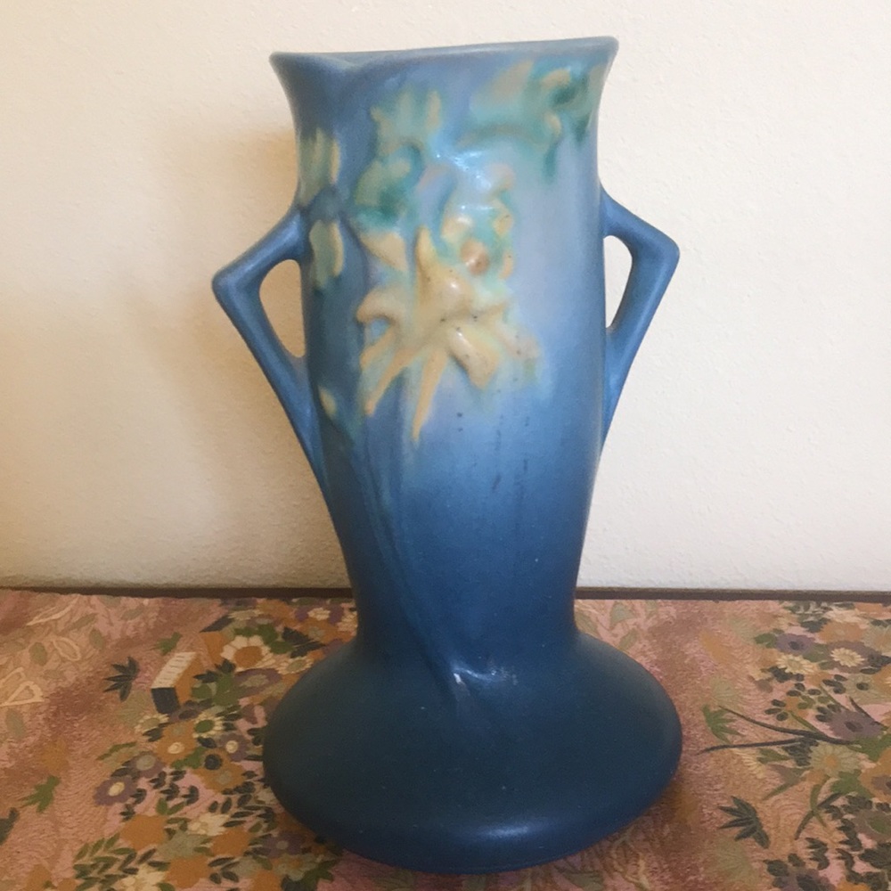 Vintage Roseville Columbine Vase, 13-6 - Picture 4 of 12
